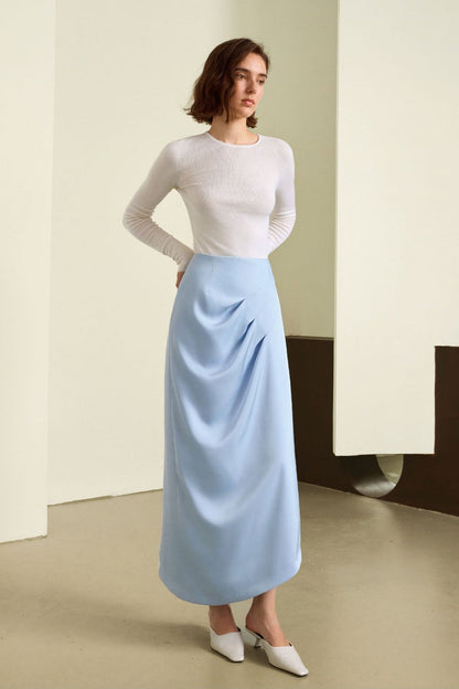 Well Tailored Blouse with a Graceful Silhouette