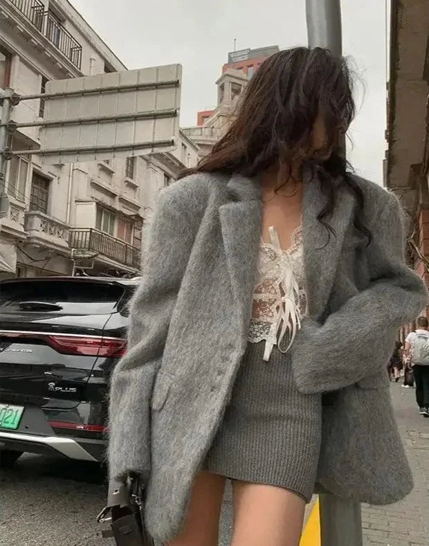 Well Tailored Coat with a Graceful Silhouette