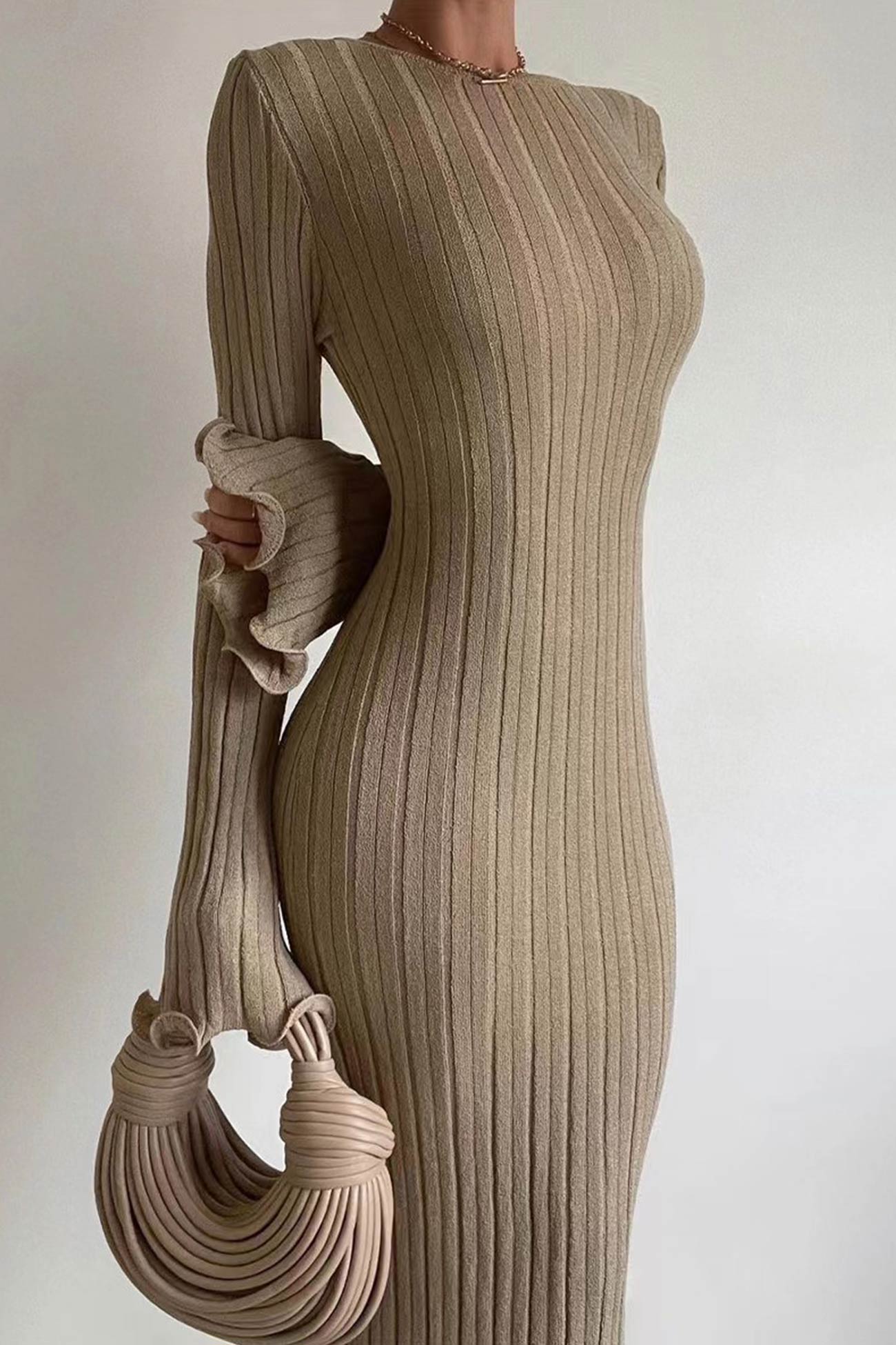 Well Tailored Dress with a Graceful Silhouette