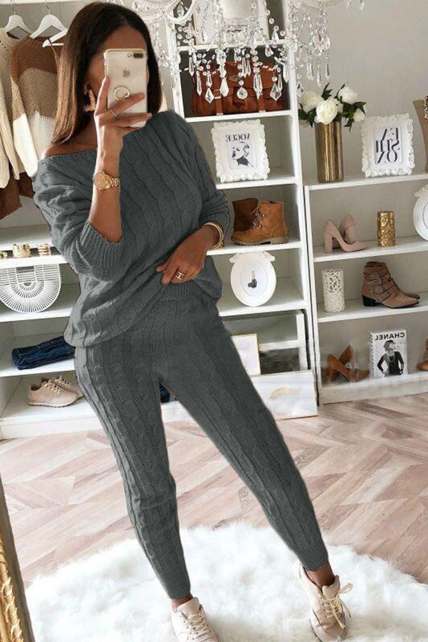 Effortlessly Elegant Sweater with a Timeless Design