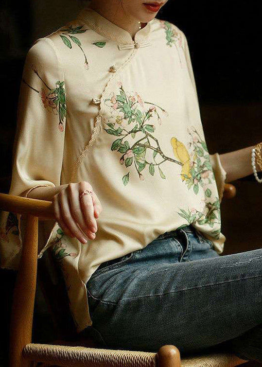 Well Tailored Top with a Graceful Silhouette