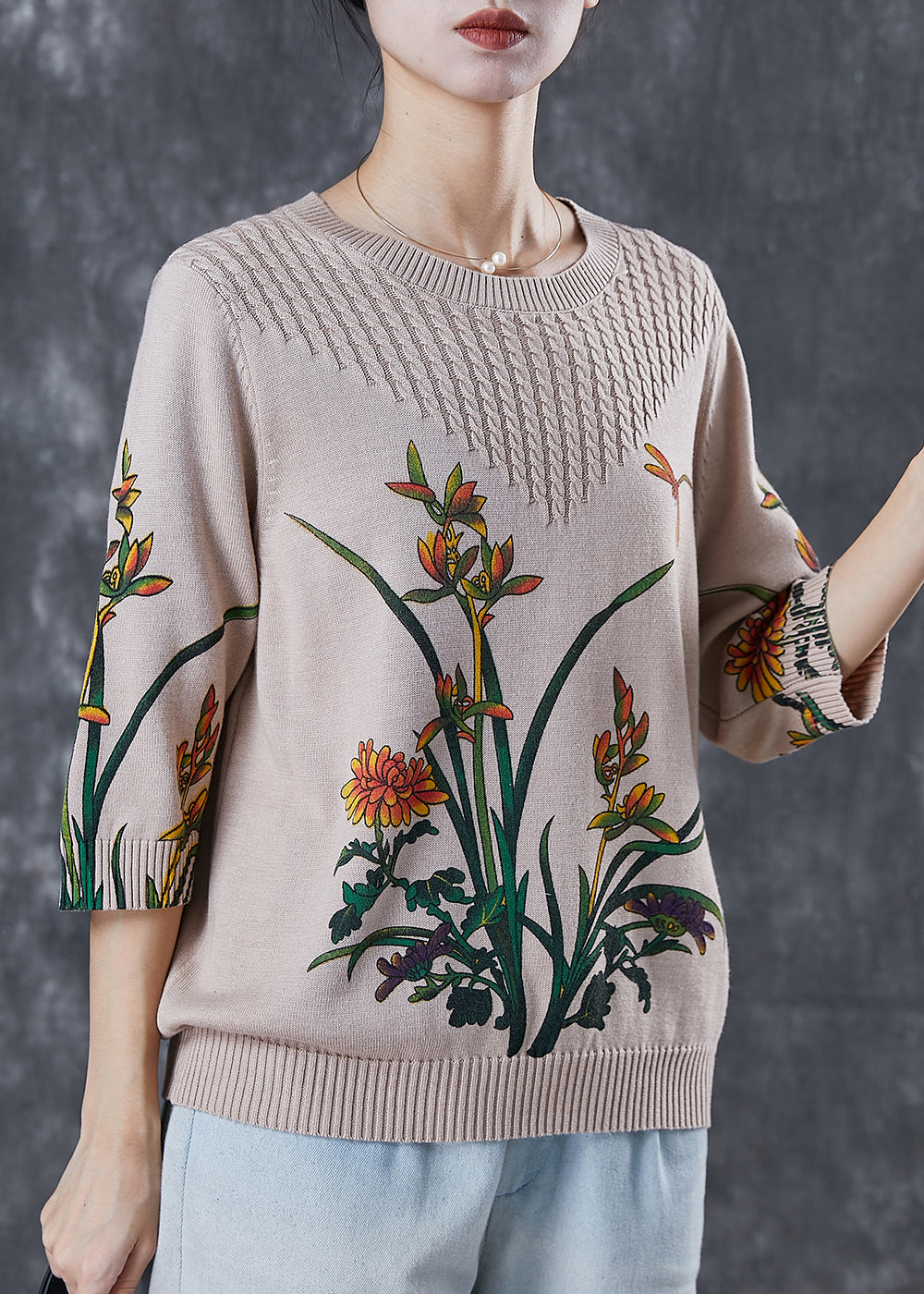 Well Tailored Top with a Graceful Silhouette