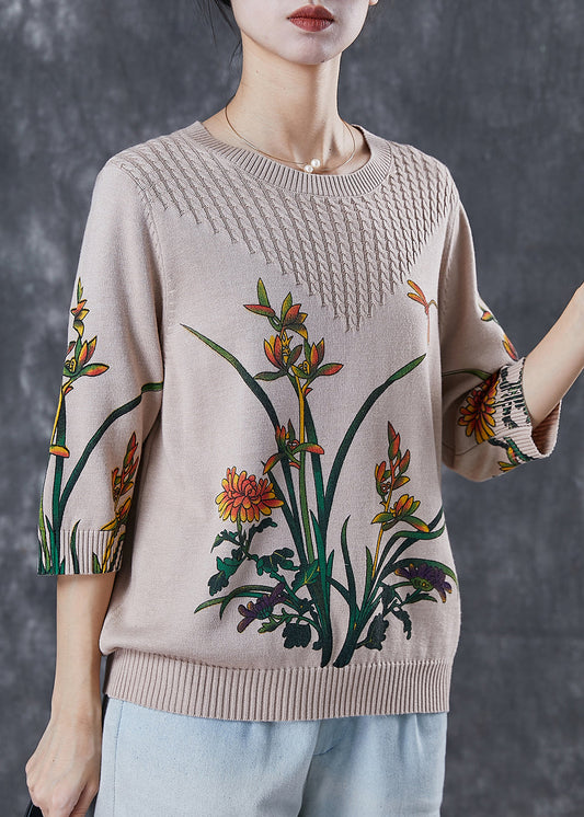 Well Tailored Top with a Graceful Silhouette