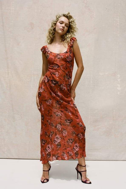 Effortlessly Elegant Dress with a Timeless Design