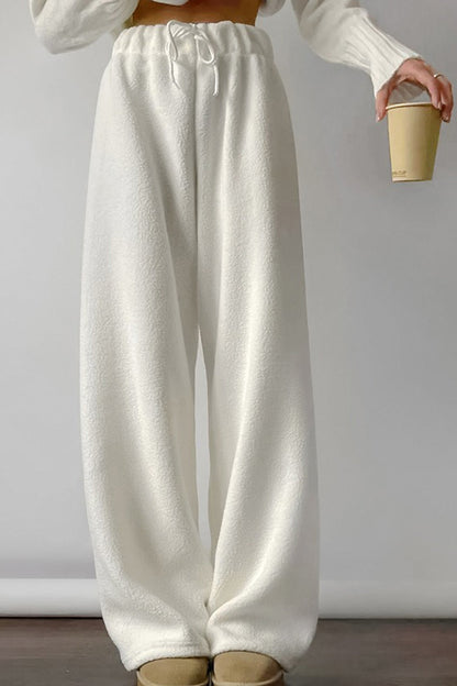 Effortlessly Elegant Pants with a Timeless Design
