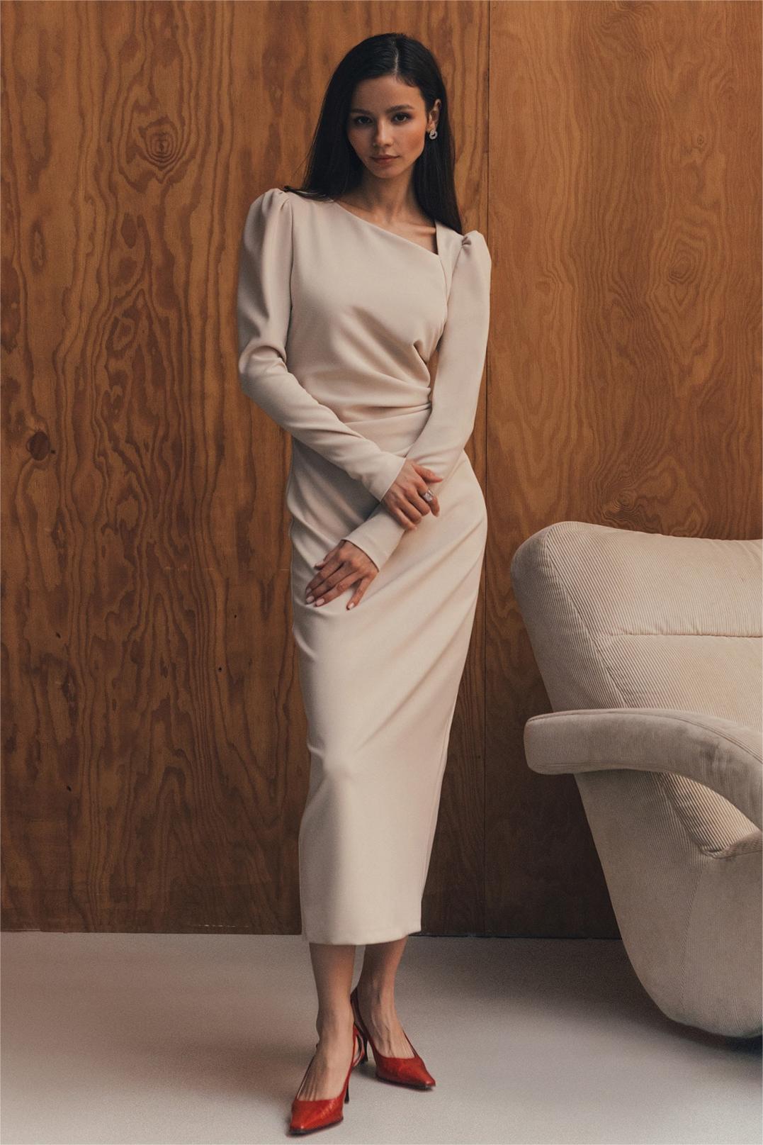 Beautifully Crafted Dress in a Classic Style