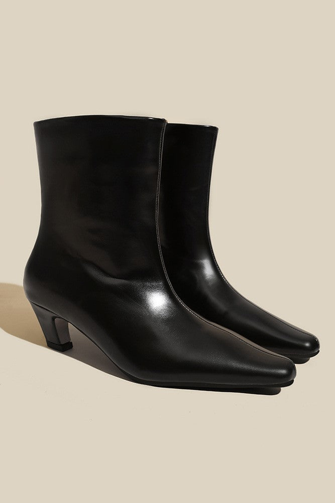 Elegantly Styled Boots for Everyday Wear