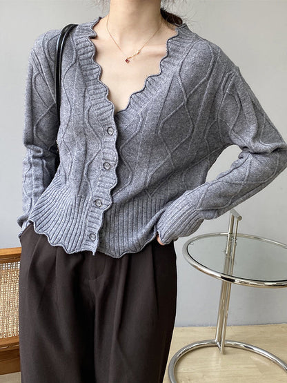 Well Tailored Cardigan with a Graceful Silhouette