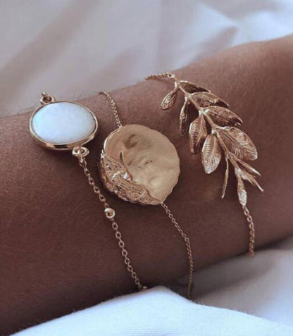 Effortlessly Elegant Garment with a Timeless Design