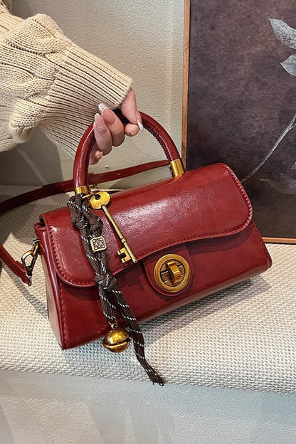 Polished Bag with an Effortless Classic Look