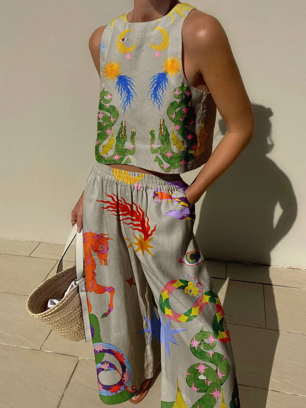 Effortlessly Elegant Pants with a Timeless Design