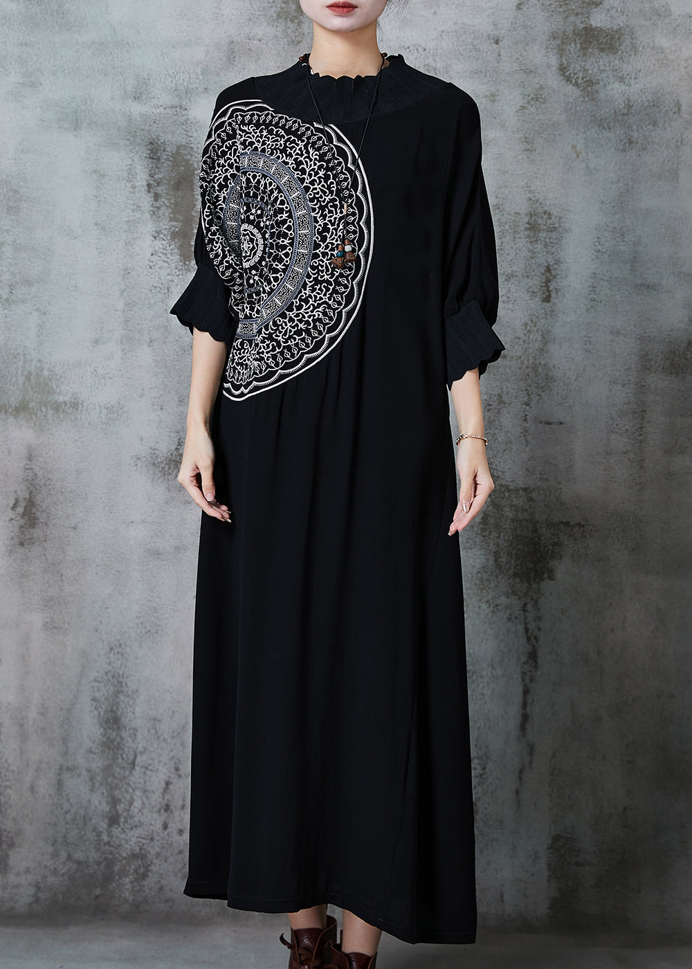 Effortlessly Elegant Dress with a Timeless Design
