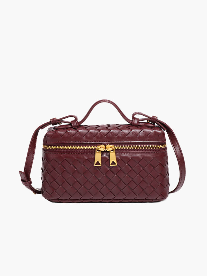 Gracefully Styled Bag for Any Occasion