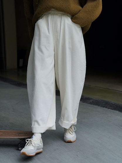 Effortlessly Elegant Pants with a Timeless Design