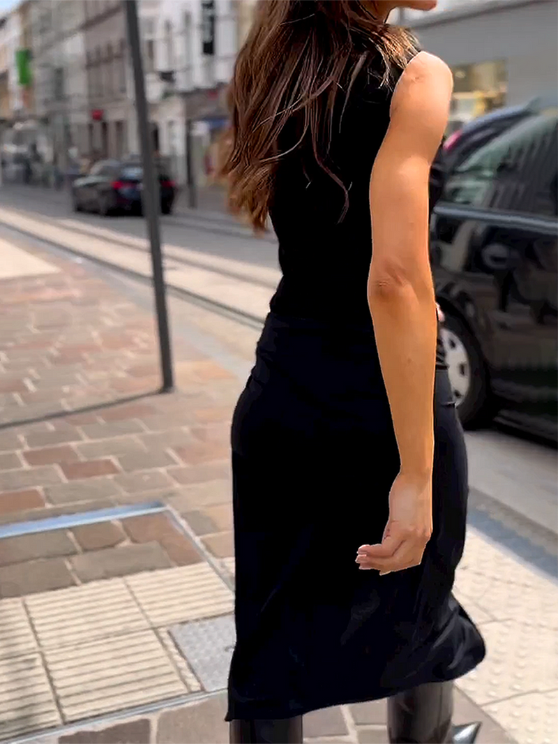 Beautifully Crafted Dress in a Classic Style