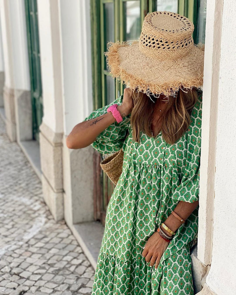 Effortlessly Elegant Dress with a Timeless Design