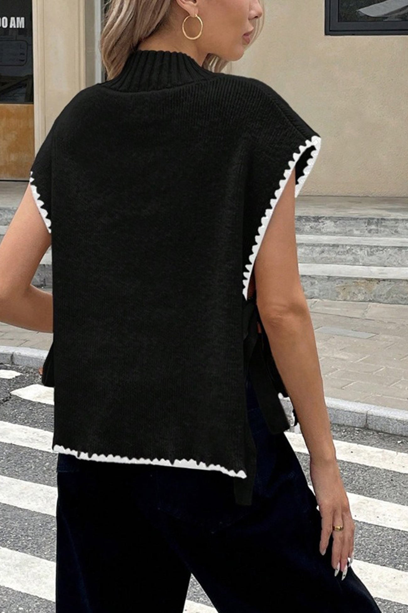 Well Tailored Sweater with a Graceful Silhouette