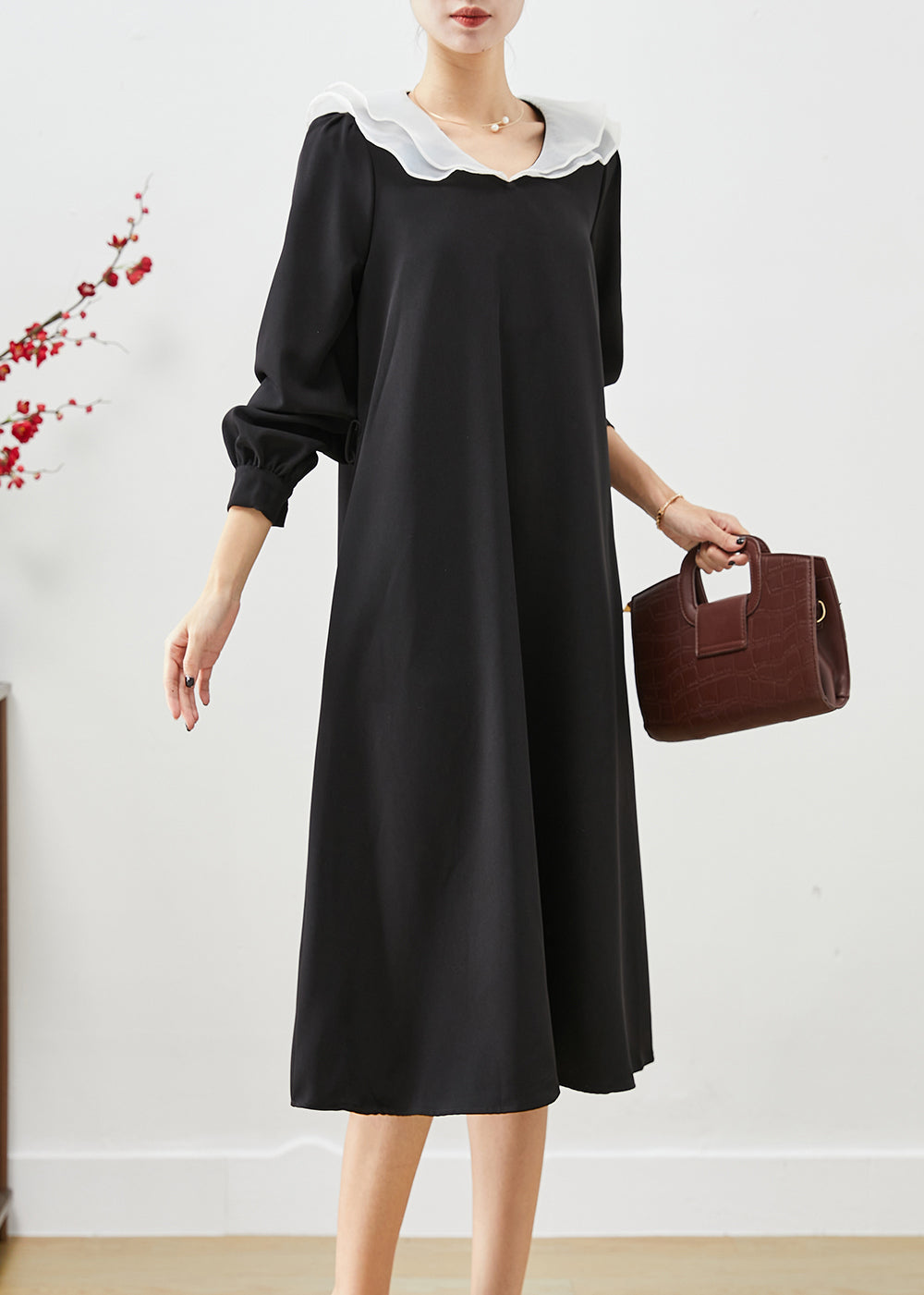 Effortlessly Elegant Dress with a Timeless Design