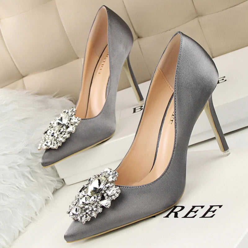 A Vintage Style Heels with Delicate Timeless Details