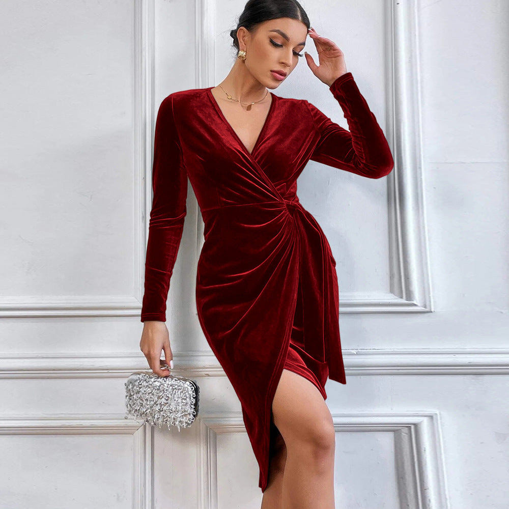 Beautifully Finished Dress in a Timeless Design