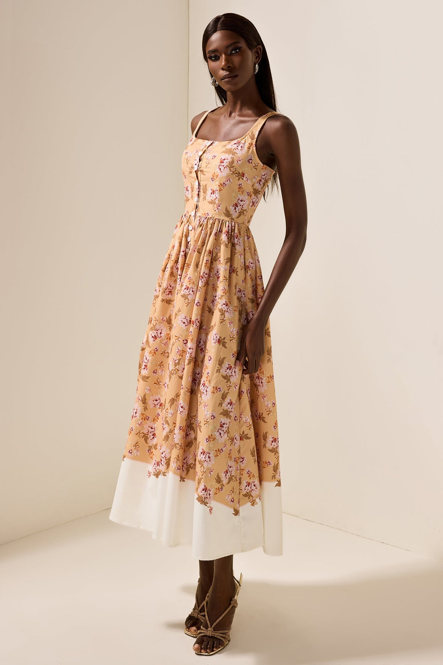 Effortlessly Elegant Dress with a Timeless Design