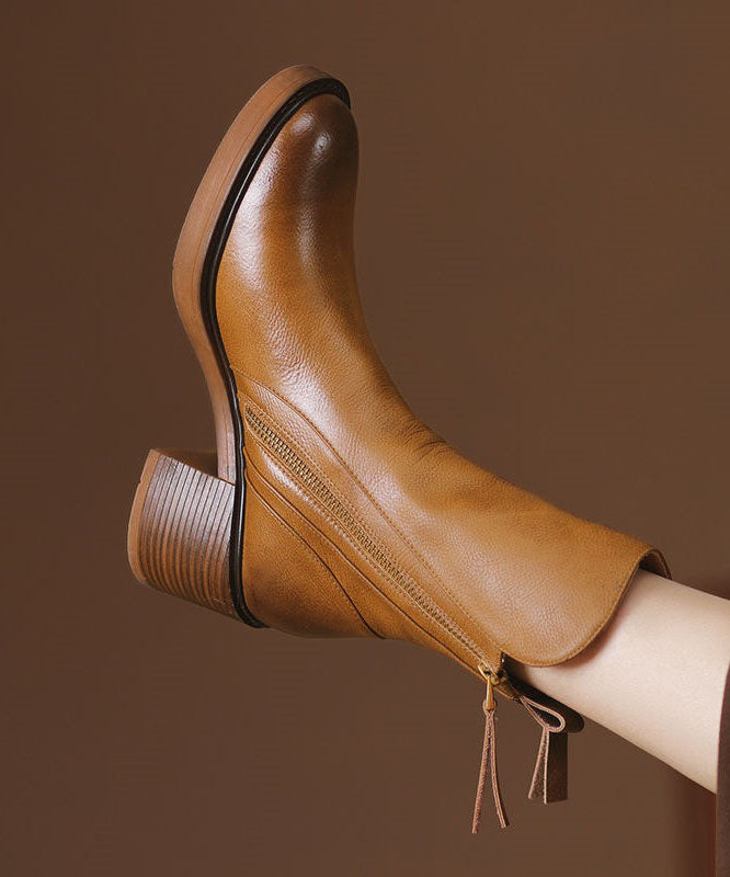 Effortlessly Elegant Boots with a Timeless Design