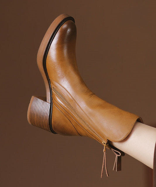 Effortlessly Elegant Boots with a Timeless Design