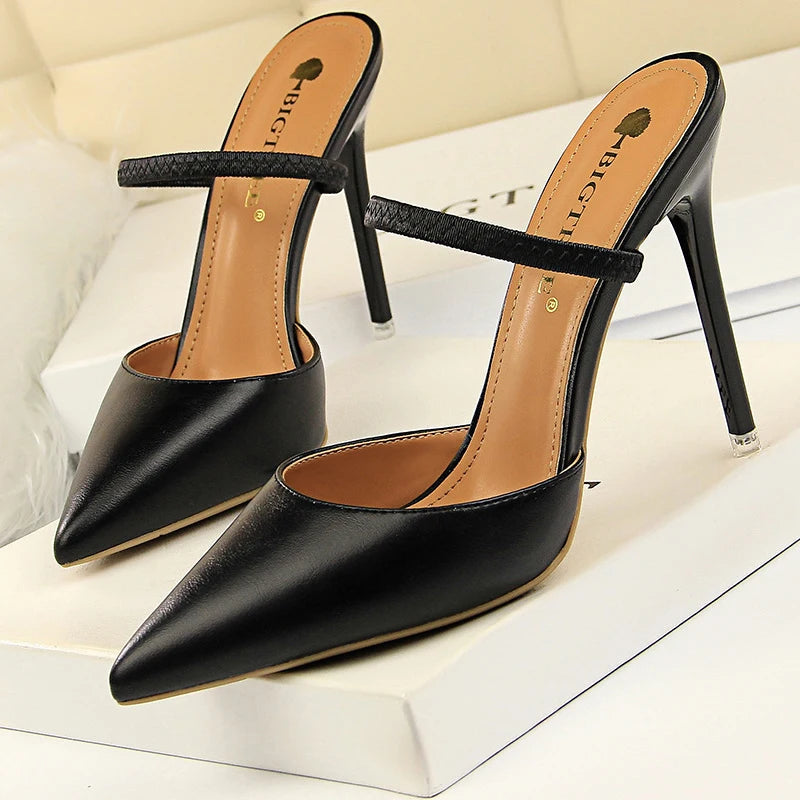 Effortlessly Elegant Heels with a Timeless Design
