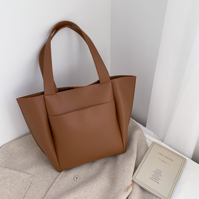Beautifully Finished Bag in a Timeless Design