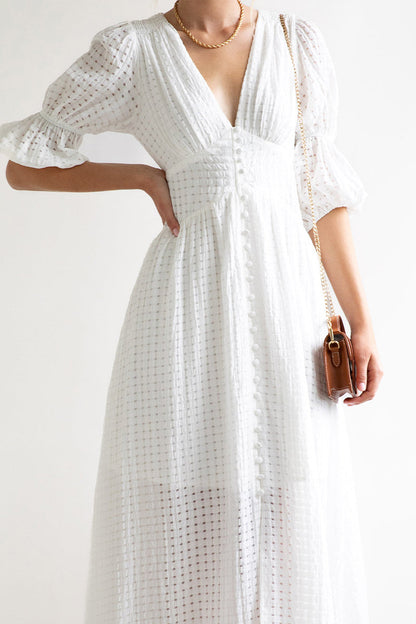 Well Tailored Dress with a Graceful Silhouette