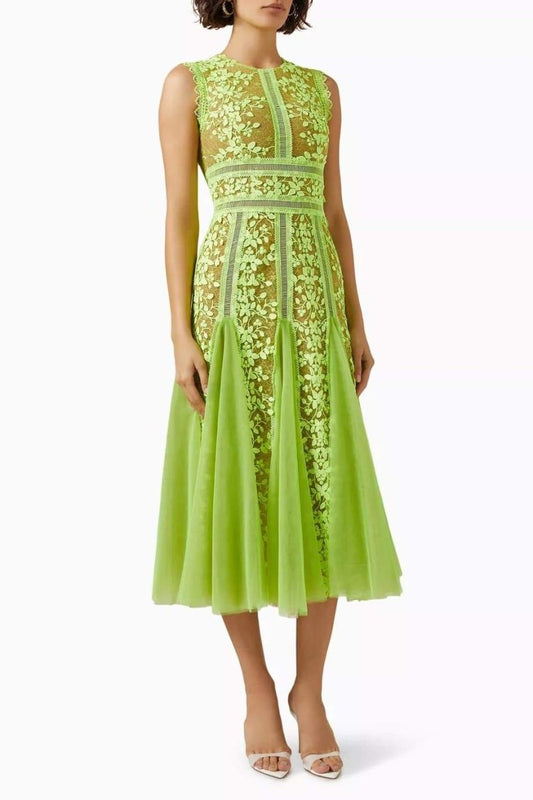 Sophisticated Dress with a Clean Classic Look