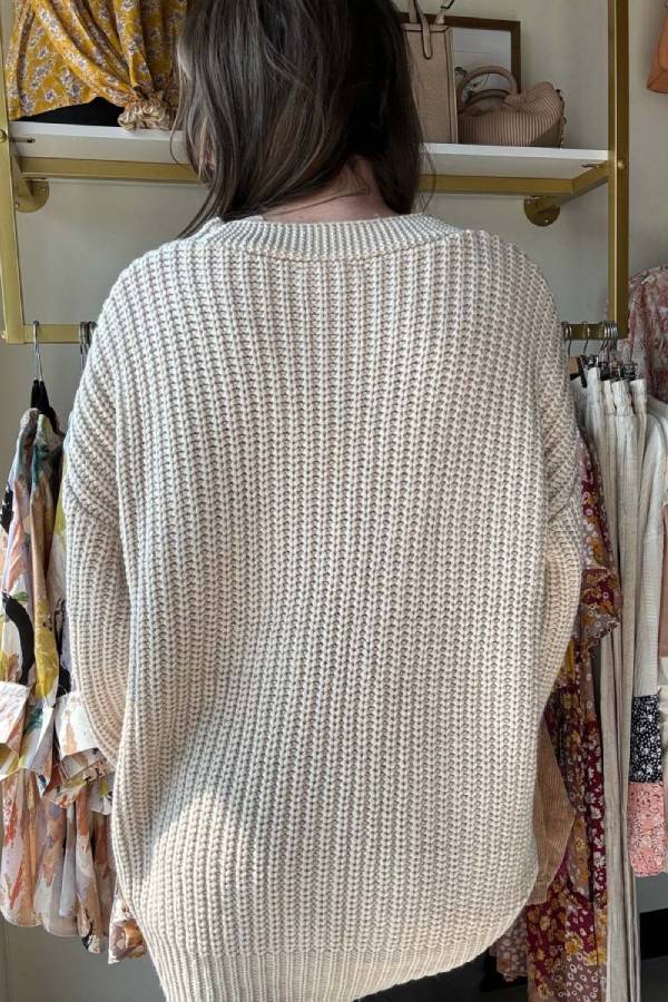 Well Tailored Cardigan with a Graceful Silhouette