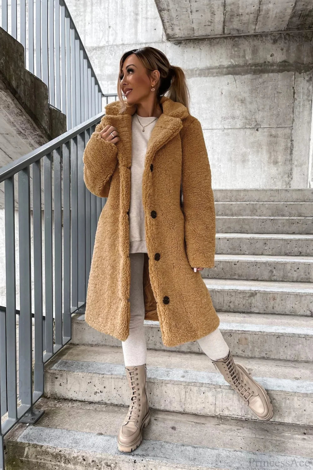 Beautifully Finished Coat in a Timeless Design