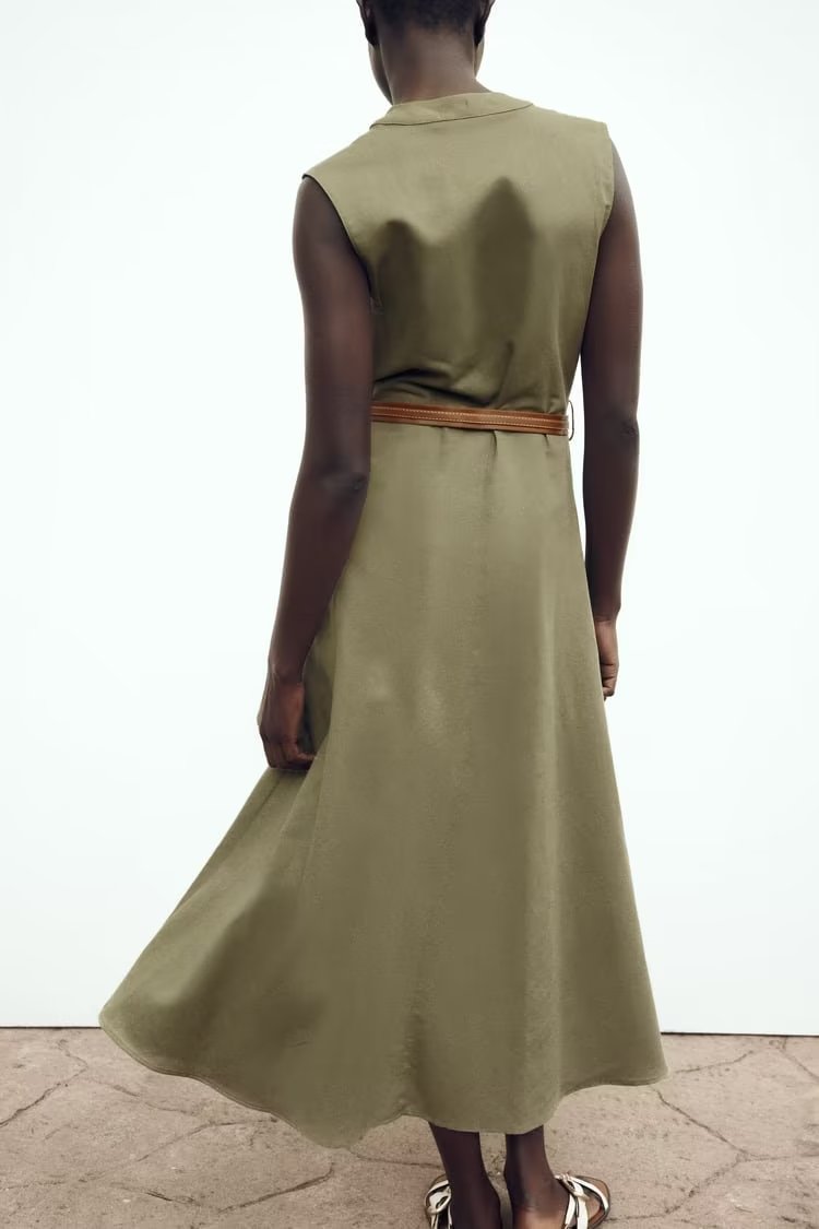 Beautifully Finished Dress in a Timeless Design