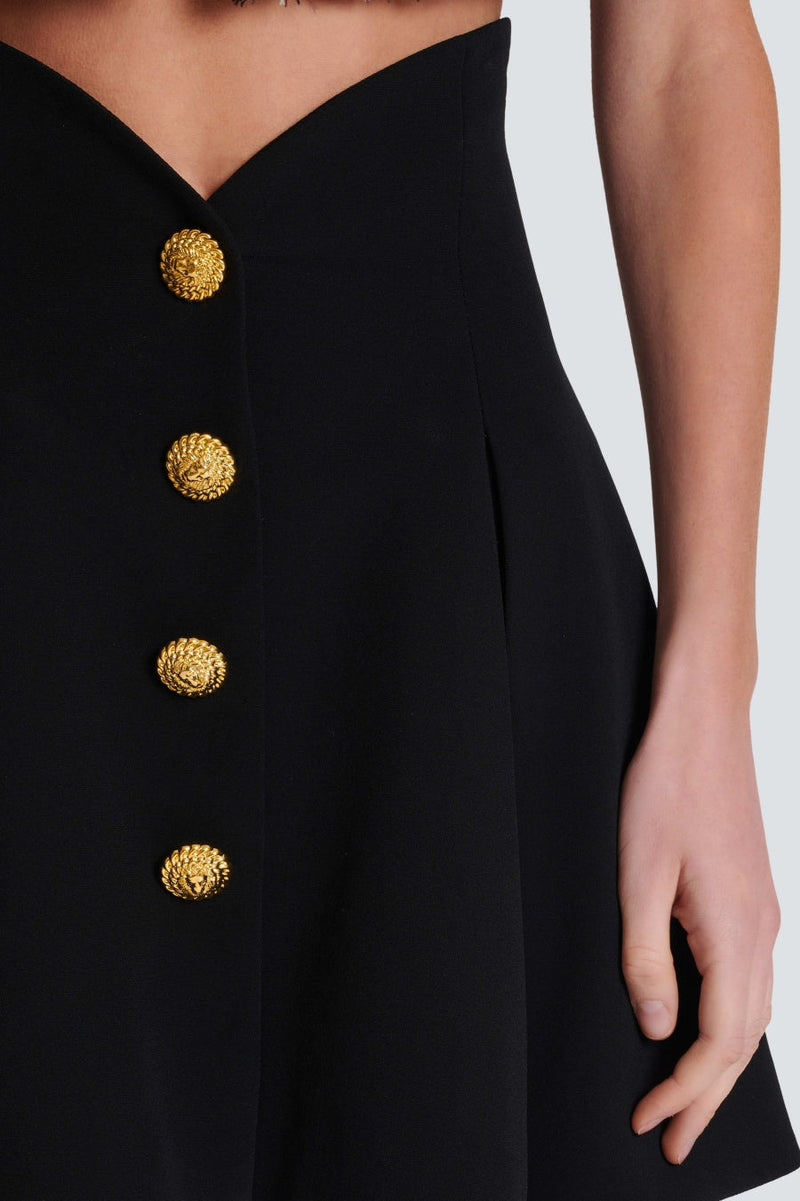 Well Tailored Garment with a Graceful Silhouette