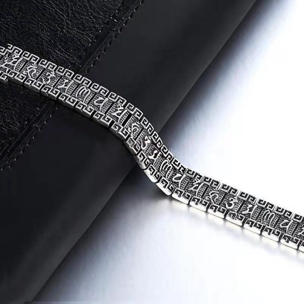 Sophisticated Garment with a Clean Classic Look