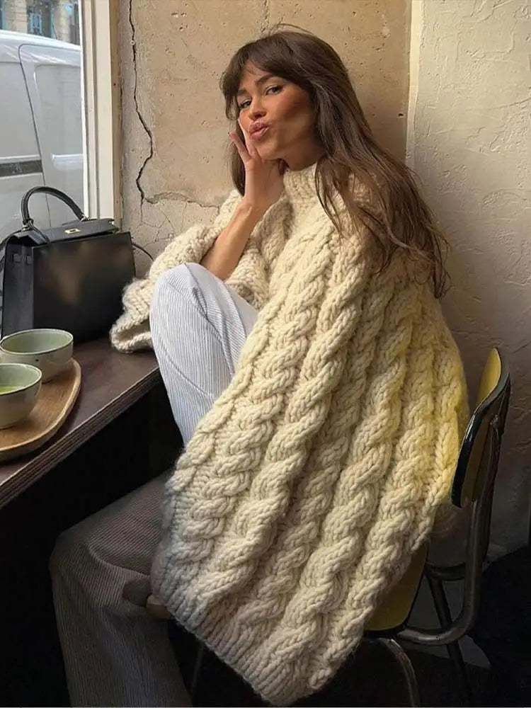 Effortlessly Elegant Sweater with a Timeless Design