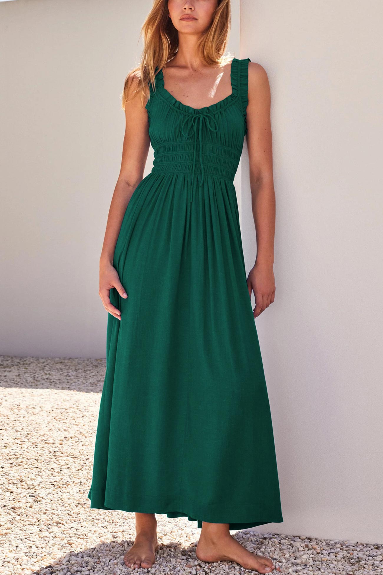 Beautifully Finished Dress in a Timeless Design