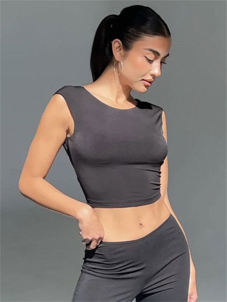Well Tailored Top with a Graceful Silhouette
