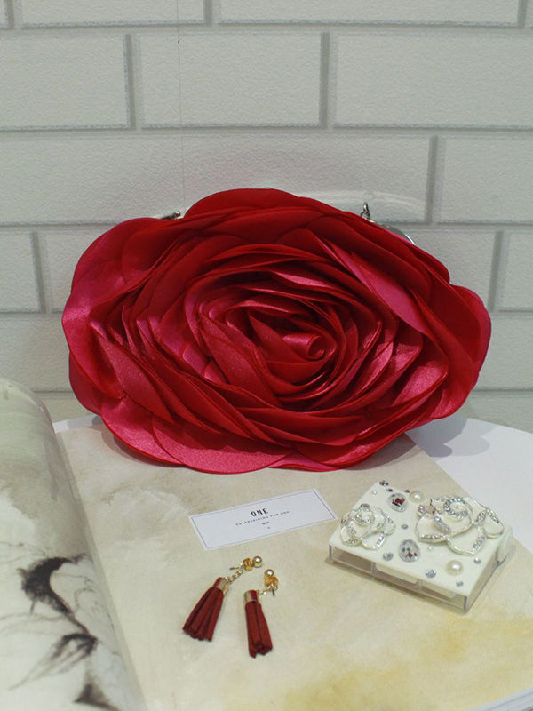 A Vintage Style Bag with Delicate Timeless Details