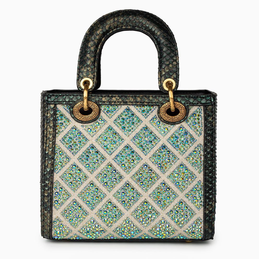 Gracefully Styled Bag for Any Occasion