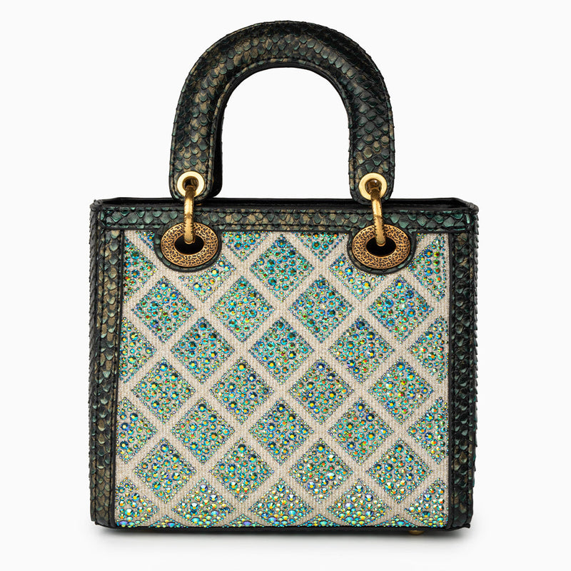 Gracefully Styled Bag for Any Occasion