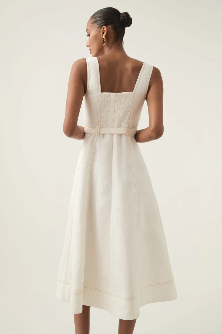 Well Tailored Dress with a Graceful Silhouette