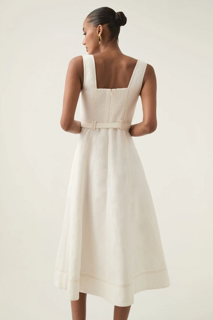 Well Tailored Dress with a Graceful Silhouette