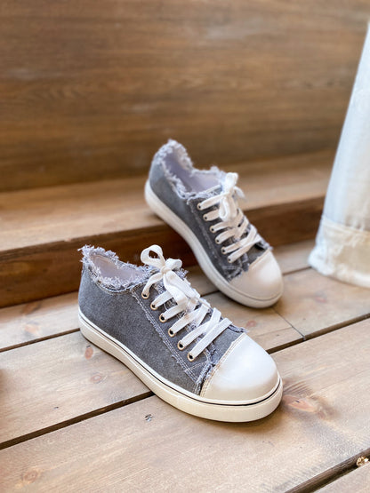 Elegantly Styled Sneakers for Everyday Wear