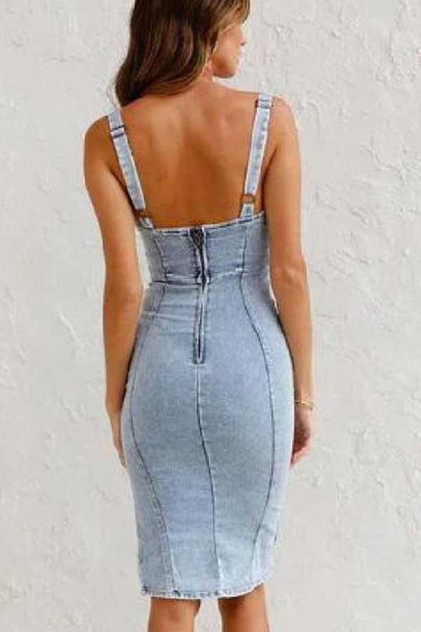 Well Tailored Dress with a Graceful Silhouette
