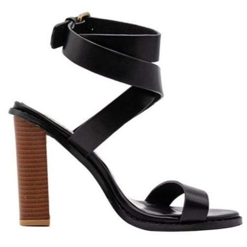 Gracefully Styled Garment for Any Occasion