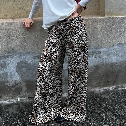 Well Tailored Pants with a Graceful Silhouette