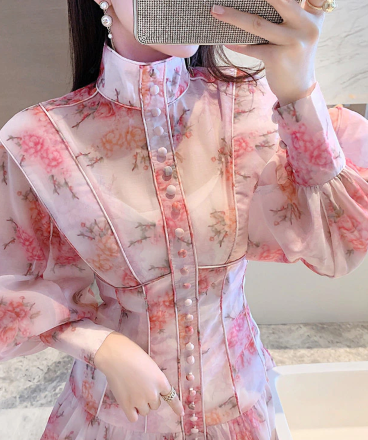 Well Tailored Dress with a Graceful Silhouette
