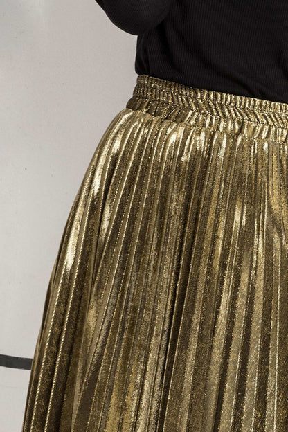 Sophisticated Garment with a Clean Classic Look